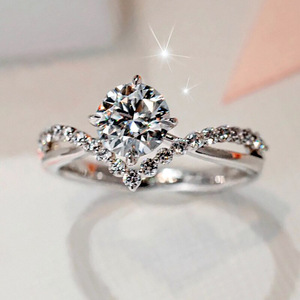 Anello di Fidanzamento a Quattro Punte a Forma di V per Donne, Elegante Gioiello da Matrimonio Stile Principessa - Product Image 6