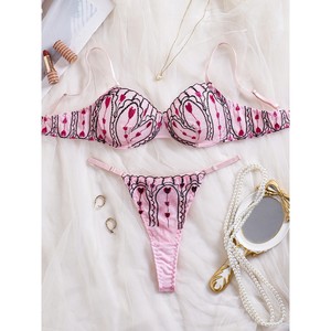 Ensemble de soutien-gorge brodé en forme de cœur, dentelle sensuelle, ensemble de lingerie transparente séduisante et alléchante. - Product Image 1