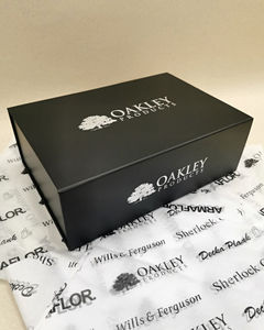 Boîtes d'Emballage Luxury A4 pour T-shirts Vêtements en Carton Boîte Cadeau Personnalisée avec Logo Imprimé Magnétique Pliable Noir Rouge - Product Image 6