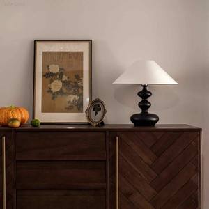 Lámpara de Escritorio LED Retro Francesa, Pantalla de Tela y Madera Blanca, Alta Calidad para Uso en Hoteles y Restaurantes, Lámpara de Noche - Product Image 5