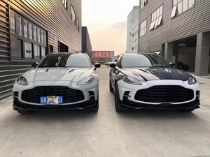 Kit carrosserie en fibre de carbone pour Aston Martin DBX 707 : pare-chocs avant et arrière, jupes latérales, diffuseur, capot. - Product Image 3