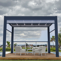 Pergola bioclimatique imperméable en aluminium avec système de drainage, stores d'extérieur coupe-vent