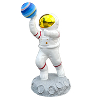 Sculpture d'astronaute 3D réaliste grandeur nature en fibre de verre, design populaire, vente en gros d'usine, statue d'astronaute en fibre de verre pour extérieur