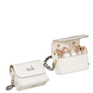 Auriculares inalámbricos Budz con clip para la oreja, estuche de cuero con cadena, BT 5.3 para mujer - Product Image 1