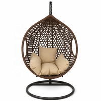Fauteuil suspendu double en rotin avec coussin et support, design moderne et confortable, idéal pour parcs et patios extérieurs – Vente en gros sur mesure