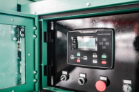 Générateur diesel insonorisé portable de haute qualité 100 KVA 230V, type silencieux à faible bruit, pour alimentation de secours d'urgence