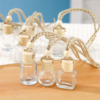 Vente en gros de flacons diffuseurs de parfum pour voiture en verre carré miniatures de 5 ml, 8 ml, 10 ml avec bouchon en bois, vides et rechargeables