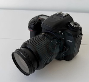 Cámara Réflex Digital Profesional HFT <span class=keywords><strong>D7500</strong></span>, Lente AF-S 18-55 mm DX, Formato APS-C, Video 4K UHD, Sensor CMOS, Tarjeta SD, Pantalla de 3 Pulgadas - Product Image 2