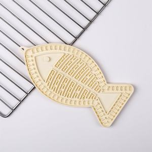 Venda por Atacado de Acessórios Ecológicos para Animais de Estimação, Tigela de Alimentação Lenta em Silicone em Forma de Peixe com Ventosas para Cães e Gatos 0.5kg - Product Image 5