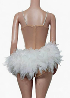 Robe de danse latine pour femmes avec plumes et strass blancs, bretelles spaghetti, maille transparente, costume de compétition de salsa et de tango