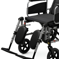 Fauteuil roulant manuel inclinable à dossier haut, portable, avec appuie-tête réglable et repose-pieds relevables pour usage domestique