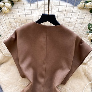 سترة نسائية صيفية فرنسية غير متماثلة بزر واحد وخصر نحيف - Product Image 5