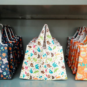 Sac à provisions portable écologique de grande capacité pliable à pois moyens Nouveau stock avec motif de lettres en polyester - Product Image 3