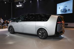 2024 Lixiang Mega Luxury MPV New Energy 7-Seater Car Light Interior High-Economic Automatic Gearbox <span class=keywords><strong>Black</strong></span> <span class=keywords><strong>Friday</strong></span> ¡Buen precio! - Product Image 2