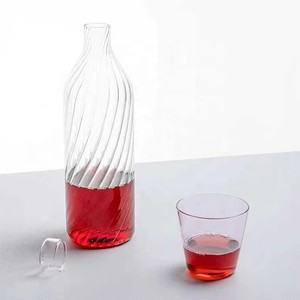 <span class=keywords><strong>Pichet</strong></span> transparent à nervures diagonales personnalisé <span class=keywords><strong>avec</strong></span> tasse courte transparente assortie et <span class=keywords><strong>bouchon</strong></span> en verre - Product Image 2