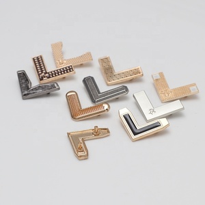 Biểu Tượng Tùy Chỉnh Áo Sơ Mi Cổ Áo Túi Clip Kẽm Hợp Kim Khắc Kim Loại Đầy Màu Sắc Nhãn Thẻ - Product Image 4