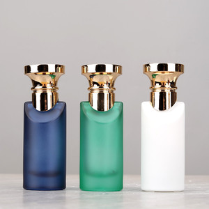 Flacon vaporisateur de parfum en verre rechargeable de haute qualité 30 ml, distributeur cosmétique portable de voyage, design à pression - Product Image 2