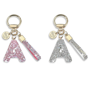 Al por mayor: Llaveros y colgantes de arcilla con 26 letras del alfabeto, con pedrería rosa, brillantes, para mujer, para mochila y accesorios para llaves de coche - Product Image 2