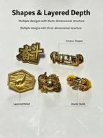 Ensemble de broches de revers en métal plaqué or assorties, avec des motifs vintage en relief et un fermoir à épingle