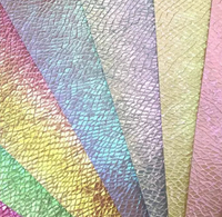 Vente en gros de cuir iridescent laser sept couleurs en stock, envoi de cuir résistant aux rayures de 1,0 mm d'épaisseur, emballage de meubles en cuir