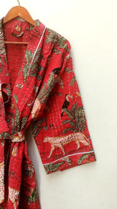 Kimono en coton à imprimé floral, col en V, broderie à la main, manches 3/4, réversible et imperméable, ceinture à nouer à la taille et deux poches avant - Product Image 3