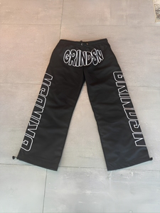 Conjunto de Chándal Urbano Personalizado para Hombre: Sudadera con Capucha de Cremallera Completa y Pantalones Holgados de Ripstop Bordados de Gran Tamaño - Product Image 5