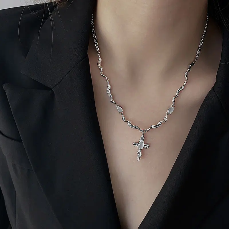 Collana di moda in acciaio inossidabile per le donne Y2K gioielli croce collana pendente