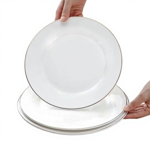 Assiettes à dessert en porcelaine blanche durables et écologiques avec bordure dorée, style luxueux pour les services de traiteur - Product Image 1