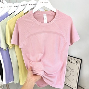 เสื้อยืดผู้หญิง คอกลม แห้งเร็ว ทรงเข้ารูป สปอร์ต แคชชวล แขนสั้น สีขาวคลาวด์ สีดำ ผ้าไนลอนถัก ใส่ได้ทุกวัน - Product Image 4