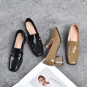 مبيع من الشركات المصنعة جديد بكعب عالٍ سميك مع موضة صلبة لون بريطاني للنساء - Product Image 6