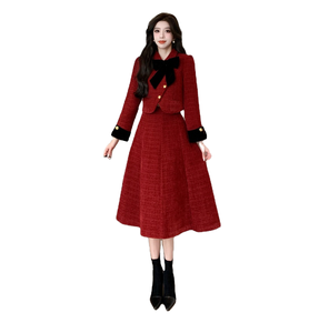 Ensemble 2 pièces élégant pour femme : veste courte en coton tissé uni parfumé et jupe sirène ajustée à manches courtes – Collection été - Product Image 1