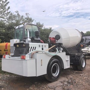 Mesin pengaduk beton seluler mesin Yuchai 85kW swa-pemuatan 3, 5m shop 4*4 <span class=keywords><strong>Drive</strong></span> 16m lingerie/h Output 270 ° Discharge konstruksi Gearbox bantalan - Product Image 1