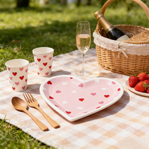 Assiettes jetables modernes en forme de cœur, écologiques, résistantes à l'eau et biodégradables pour les fêtes d'anniversaire et les mariages (vente en gros) - Product Image 1