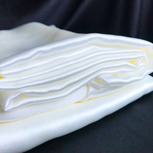 Tessuto in Seta di Gelso Pura al 100% 19 Momme, Personalizzabile con Logo, Satin Charmeuse Bianco Naturale OEKO-TEX per Abbigliamento da Notte, Vestiti e Matrimoni - Product Image 1