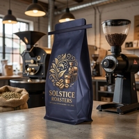 Sachets à café à fond plat en aluminium mat avec logo personnalisé et fermeture à lien métallique pour la conservation de la fraîcheur des grains torréfiés