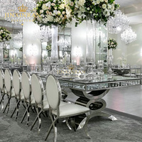 Table de réception rectangulaire de luxe en acier inoxydable argenté avec plateau en verre pour salle de banquet, hôtel, événement, fête, décoration
