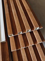 Panneau mural encastré en PVC imitation marbre blanc, panneau mural 3D en WPC, panneau mural cannelé pour intérieur, vente en gros directe usine Chine