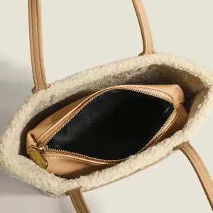 2024 nouveau design classique cuir fourrure à la mode luxe OEM femmes fille dame en peluche hiver polaire velours fourre-tout sac à main sac