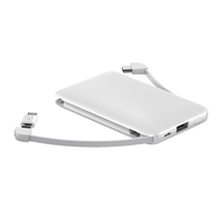 Batterie externe ultra-fine 5000 mAh avec câble de charge rapide intégré USB Type C et interface d'entrée Micro USB