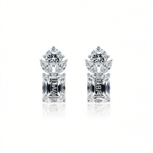 Orecchini a lobo con diamanti Lamais, taglio smeraldo, montatura a griffe in oro bianco, design floreale, gioielli classici da donna per matrimonio - Product Image 1