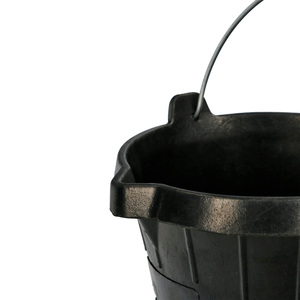Seau industriel en caoutchouc de 10 litres avec bec verseur - Product Image 2