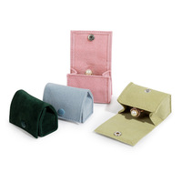 Mini pochettes de bijoux en velours avec logo personnalisé en gros d'usine porte-anneau en velours pochette de protection des boucles d'oreille de voyage étui à bijoux