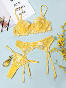 Conjunto de Lencería Sexy de Moda para Mujer, con Bordado de Encaje Floral, Conjunto de Tres Piezas con Sujetador Push-Up Tentador - Product Image 6