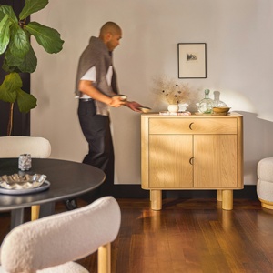 Buffet Japandi Premium en Chêne <span class=keywords><strong>Naturel</strong></span>, 38,5 Pouces, <span class=keywords><strong>Panneaux</strong></span> Latéraux Arrondis, 1 Tiroir, 2 Portes, Meuble de Rangement de Luxe pour Salle à Manger - Product Image 2