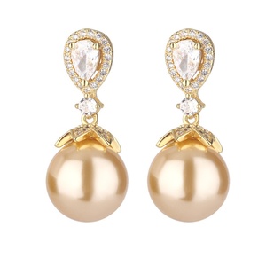 Wholesale Eco-friendly Copper Gold Plated Temperament Vintage Fashion Gold Plated 14-12mm Shell Pearl Necklace <b>Set</b> for Women - Product Image 2