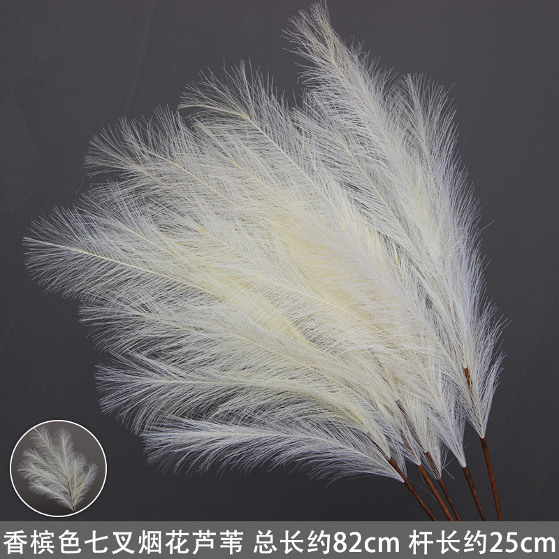 Champagne-colored 7-pronged firework reed stick