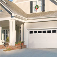 Puerta de Garaje Seccional de Acero Aislada Personalizada, Puerta de Garaje Automática Residencial Americana con Ventanas, Herrajes Completos, Certificación CE