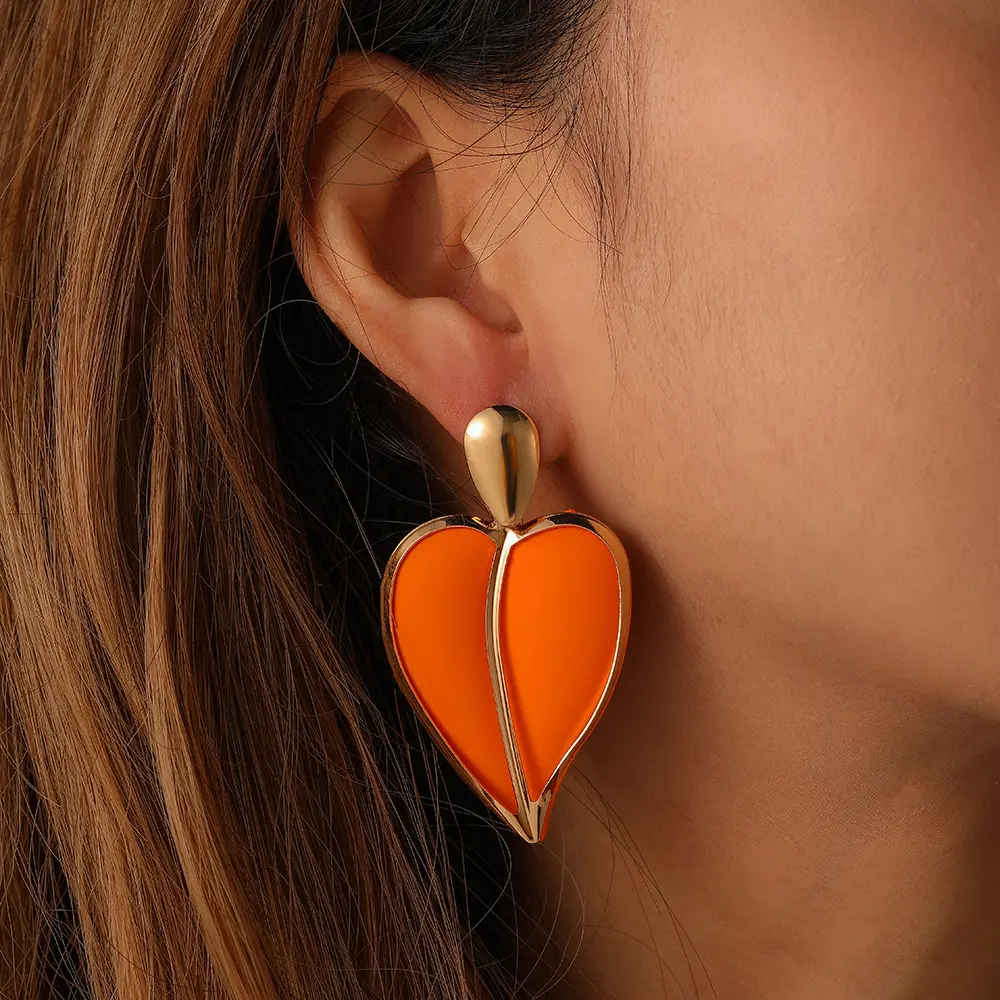 Nuovo arrivo gioielli di moda nuovo Design colorato Spray amore cuore orecchini dipinti donna foglie donna orecchini 2024