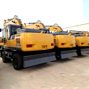 Excavatrice sur pneus 80 tonnes avec grappin à bois, bras long pour creuser et remplir, vérins <span class=keywords><strong>Bosch</strong></span> Rexroth, pompe KYB, <span class=keywords><strong>7200</strong></span> kg - Product Image 1