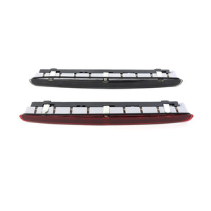 Luz de Freno Elevada LED Roja y Negra para Audi A3 S3 8P3945097 para Modelos de Tres Puertas 2004-2012 - Product Image 1